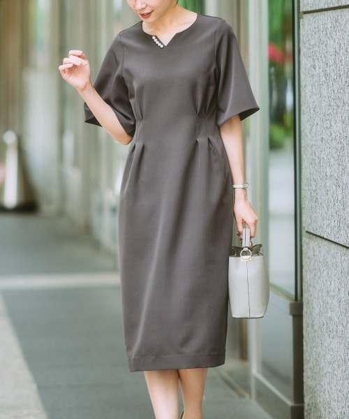 7days Life Styling(セブンデイズライフスタイリング)の「ダブルクロスキーネックコクーンワンピース(ワンピース・レディース・ベージュ/ネイビー/チャコール・LL/L/M/S)」の2枚目の写真