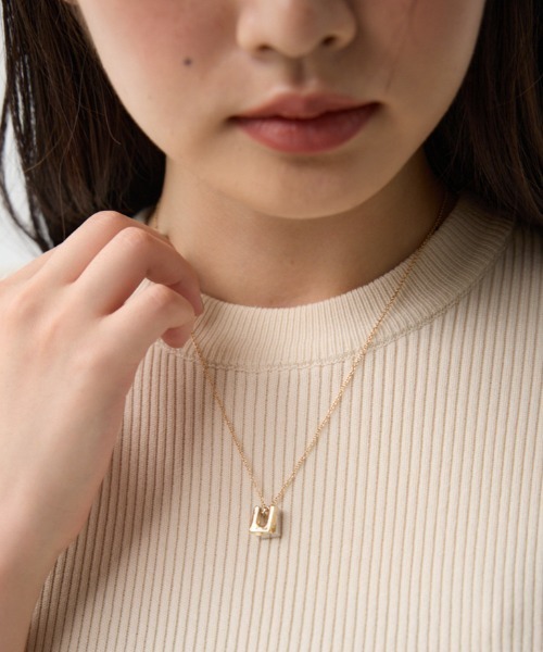 AZUL by moussy（アズールバイマウジー）の「スクエアメタルオーバーラップネックレス（ネックレス・レディース・シルバー/ゴールド系その他・FREE）」の2枚目の写真