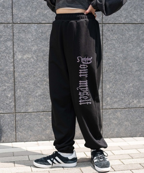 WEGO(ウィゴー)の「WEGO/ラインストーンロゴスウェットパンツ(スウェットパンツ・レディース・ブラック/その他1・FREE)」の2枚目の写真