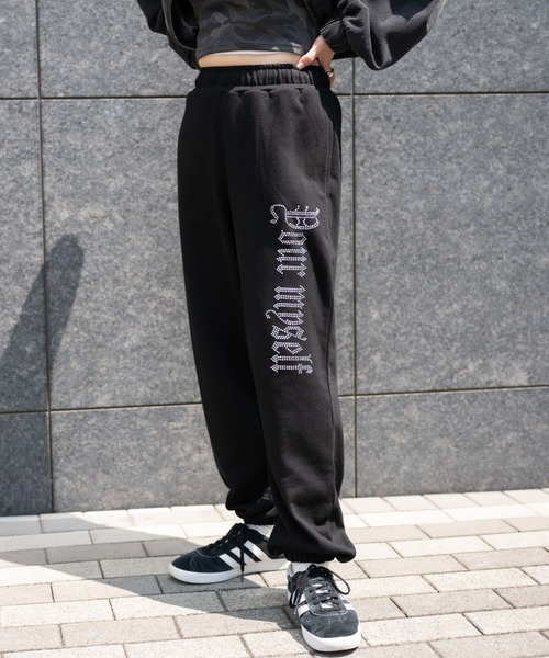 WEGO(ウィゴー)の「WEGO/ラインストーンロゴスウェットパンツ(スウェットパンツ・レディース・ブラック/その他1・FREE)」の7枚目の写真