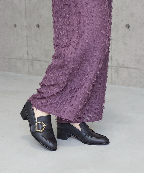 Mode et Jacomo（モードエジャコモ）の「バックルヒールローファー（ローファー・レディース・ブラック/ライトベージュ/ダークブラウン・22.5cm/23cm/23.5cm/24cm/24.5cm）」の2枚目の写真