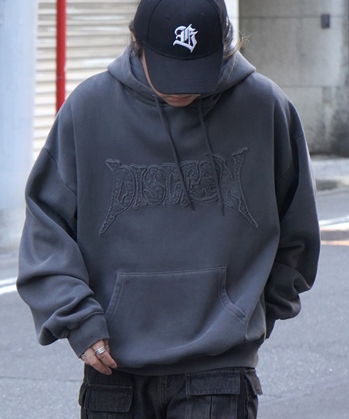 ILL'S(イルズ)の「ヴィンテージライク ピグメント加工 ビッグシルエット フェードバックプリント / カットオフフロント刺繍 プリントパーカー フーディー ユニセックス【ILL'S】(パーカー・メンズ・チャコールグレー/ベージュ系その他/ブラウン/ベージュ/ブラウン系その他/グレー系・L/M)」の2枚目の写真