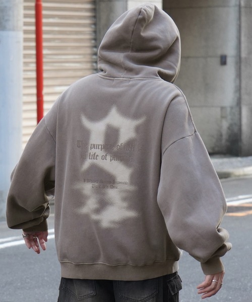 ILL'S(イルズ)の「ヴィンテージライク ピグメント加工 ビッグシルエット フェードバックプリント / カットオフフロント刺繍 プリントパーカー フーディー ユニセックス【ILL'S】(パーカー・メンズ・チャコールグレー/ベージュ系その他/ブラウン/ベージュ/ブラウン系その他/グレー系・L/M)」の3枚目の写真
