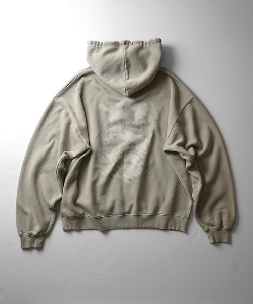 ILL'S(イルズ)の「ヴィンテージライク ピグメント加工 ビッグシルエット フェードバックプリント / カットオフフロント刺繍 プリントパーカー フーディー ユニセックス【ILL'S】(パーカー・メンズ・チャコールグレー/ベージュ系その他/ブラウン/ベージュ/ブラウン系その他/グレー系・L/M)」の8枚目の写真