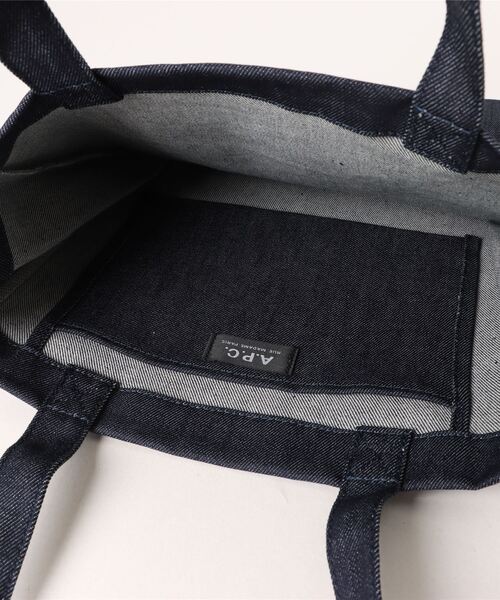 A.P.C.（アーペーセー）の「Tote Laure /トートバッグ（トートバッグ・メンズ・インディゴブルー・ONESIZE）」の4枚目の写真