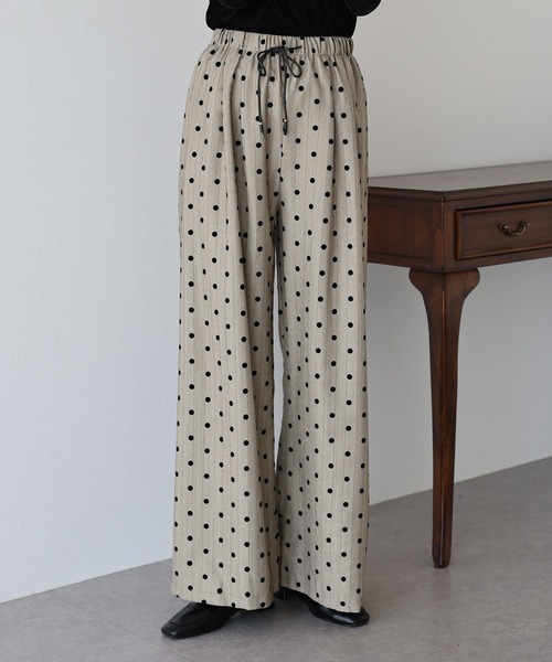 BLUEEAST（ブルーイースト）の「フロッキードットパンツ（その他パンツ・レディース・グレー/ベージュ・MEDIUM）」の3枚目の写真