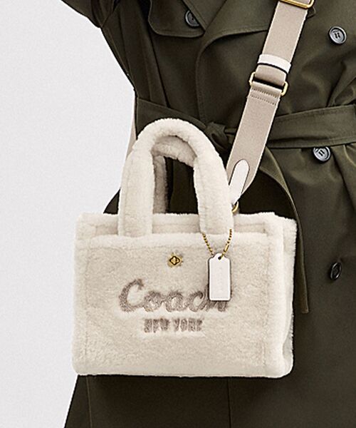 COACH(コーチ)の「カーゴ トート バッグ 26(トートバッグ・レディース・ホワイト系その他・ONE)」の1枚目の写真
