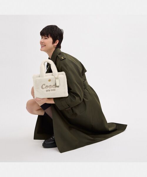 COACH(コーチ)の「カーゴ トート バッグ 26(トートバッグ・レディース・ホワイト系その他・ONE)」の8枚目の写真