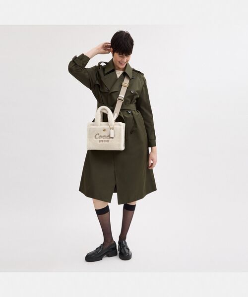 COACH(コーチ)の「カーゴ トート バッグ 26(トートバッグ・レディース・ホワイト系その他・ONE)」の9枚目の写真