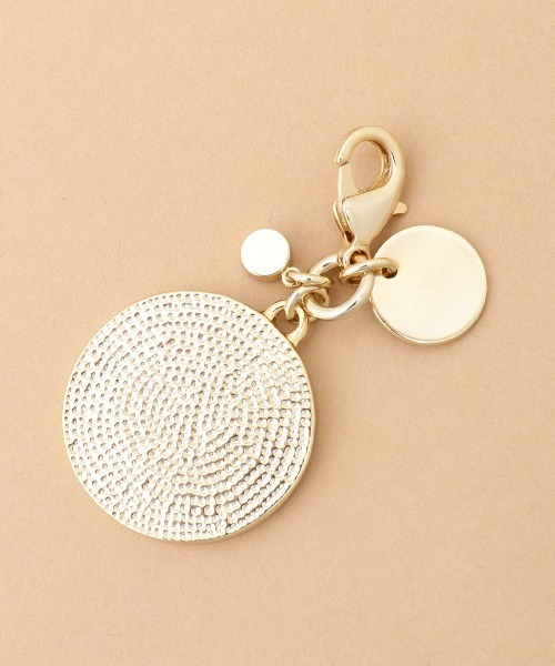 Samantha Thavasa(サマンサタバサ)の「シャイニーイニシャルファスナーチャーム K(チャーム・レディース・ゴールド・FREE)」の3枚目の写真