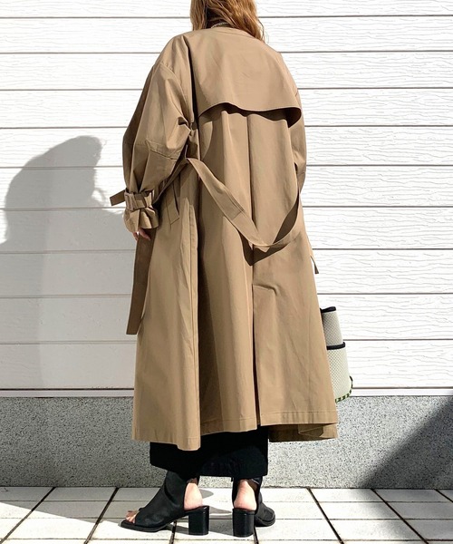 Q（キュー）の「ノーカラートレンチコート（トレンチコート・レディース・キャメル/チャコールグレー・MEDIUM）」の20枚目の写真