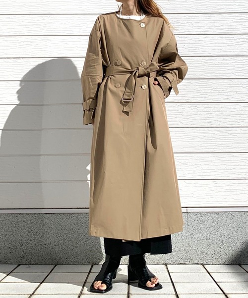 Q（キュー）の「ノーカラートレンチコート（トレンチコート・レディース・キャメル/チャコールグレー・MEDIUM）」の19枚目の写真