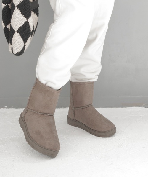 SOROTTO(ソロット)の「【軽量】シンプル ムートンブーツ(ブーツ・レディース・ブラック/ブラウン・S/M/L/LL)」の2枚目の写真