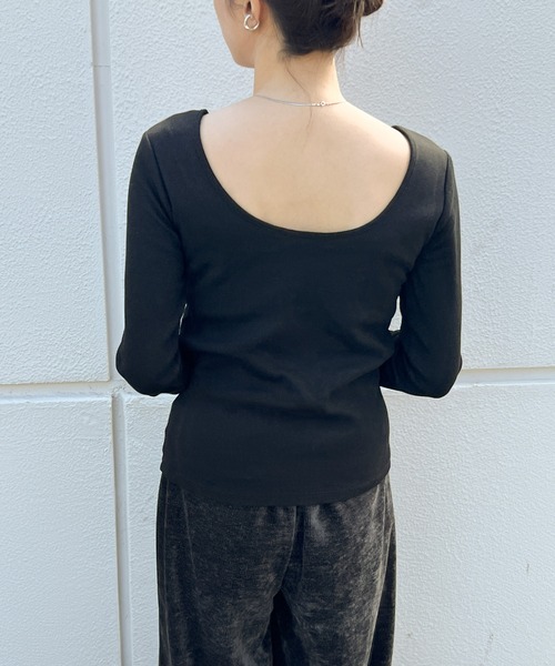 select MOCA(セレクトモカ)の「バックオープンカップ付きロングスリーブトップス(Tシャツ/カットソー・レディース・ブラック/オフホワイト/チャコールグレー・FREE/LARGE/SMALL)」の22枚目の写真