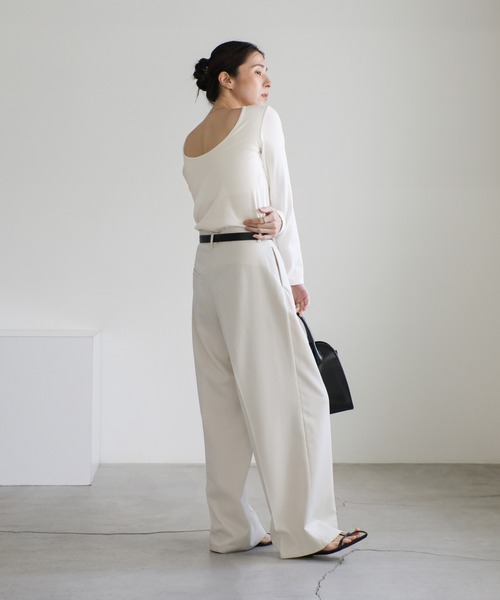 セール】バックオープンカップ付きロングスリーブトップス（Tシャツ