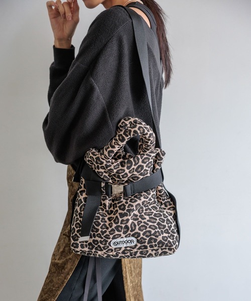 OUTDOOR PRODUCTS(アウトドアプロダクツ)の「【HEREIAM】OUTDOOR(アウトドア)別注/2WAYベルトトートバッグS(トートバッグ・レディース・ブラック/カーキ/ブルー/シルバー/レッド/ブラック系/ブラウン/レオパード/ゼブラ/ライトブルー/ワンウォッシュ・FREE)」の10枚目の写真