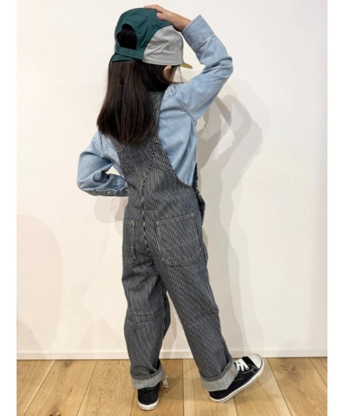 GAP(ギャップ)の「リラックス ストライプ デニムオーバーオール (幼児)(サロペット/オーバーオール・キッズ・ホワイト×ネイビー・80cm/95cm/90cm/100cm/105cm/110cm/70cm)」の5枚目の写真