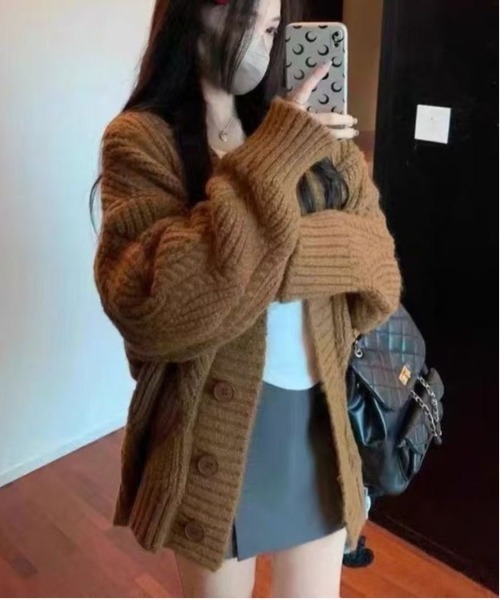 gossip!ロサンゼルス(ゴシップロサンゼルス)の「ケーブル編み ボリューム深 Vネックニットカーディガン(カーディガン/ボレロ・レディース・オフホワイト/ブラウン・FREE)」の5枚目の写真