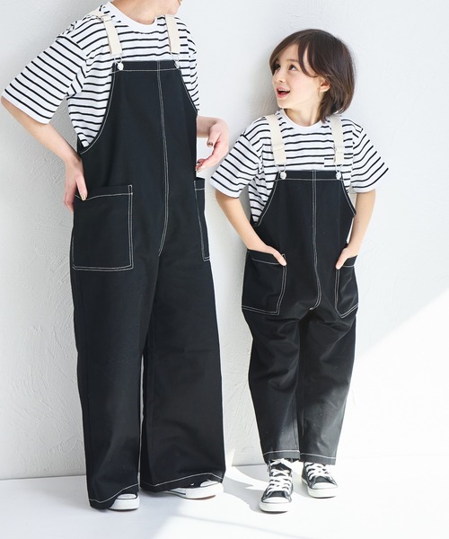 pairmanon（ペアマノン）の「【綿100%】【リンクコーデ】ツイルサロペット（サロペット/オーバーオール・キッズ・アイボリー/ブラック/ホワイト系その他/ベージュ・120/150/140/130/110/90/100）」の3枚目の写真