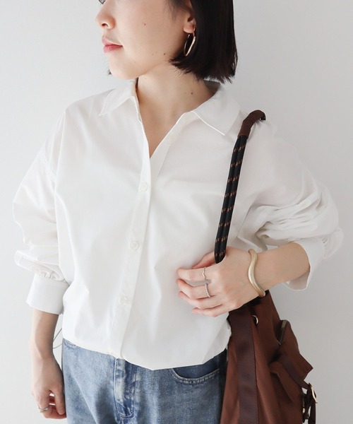 Green　Parks（グリーンパークス）の「イージーケア裾ドロストシャツ（シャツ/ブラウス・レディース・オフホワイト/グレー/ブルー/サックスブルー/グリーン/ベージュ・FREE）」の2枚目の写真