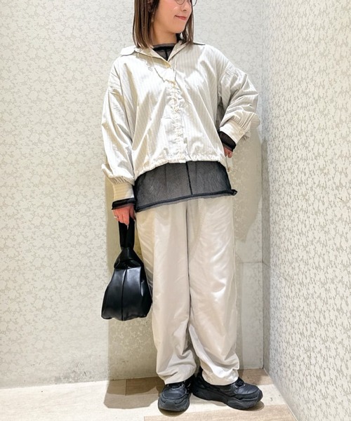 Green　Parks（グリーンパークス）の「イージーケア裾ドロストシャツ（シャツ/ブラウス・レディース・オフホワイト/グレー/ブルー/サックスブルー/グリーン/ベージュ・FREE）」の20枚目の写真