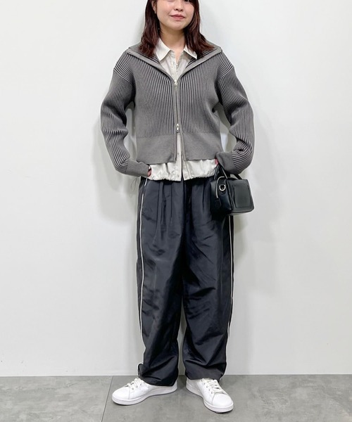 Green　Parks（グリーンパークス）の「イージーケア裾ドロストシャツ（シャツ/ブラウス・レディース・オフホワイト/グレー/ブルー/サックスブルー/グリーン/ベージュ・FREE）」の22枚目の写真