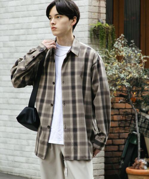 SENSE OF PLACE by URBAN RESEARCH（センスオブプレイスバイアーバンリサーチ）の「『ユニセックス』『イージーケア』カラールーズシャツ（シャツ/ブラウス・メンズ・チャコールグレー/ネイビー/ライトグレー/ブラウン/ライトベージュ/ライトブルー・MEDIUM/LARGE）」の4枚目の写真