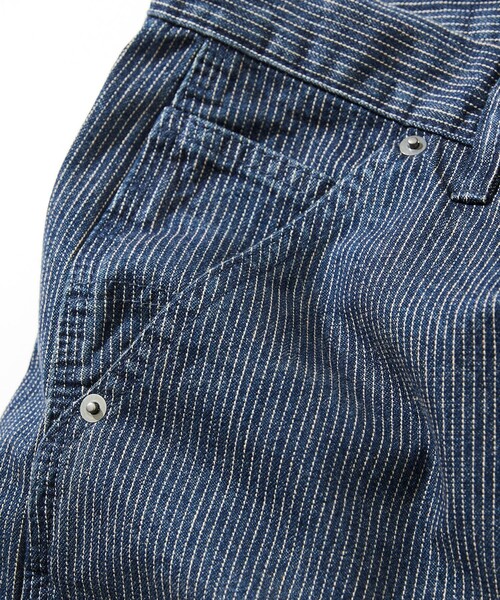 FREAK'S STORE（フリークスストア）の「ワイドシルエット ダメージ加工 ダブルニー ヒッコリーデニムパンツ（デニムパンツ・メンズ・ネイビー/サックスブルー・MEDIUM/LARGE）」の5枚目の写真