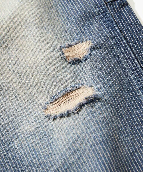 FREAK'S STORE（フリークスストア）の「ワイドシルエット ダメージ加工 ダブルニー ヒッコリーデニムパンツ（デニムパンツ・メンズ・ネイビー/サックスブルー・MEDIUM/LARGE）」の4枚目の写真