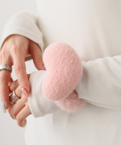 ROOPTOKYO(ループトウキョウ)の「Fluffy chou chou with heart/ハート付き もこもこシュシュ(シュシュ・レディース・イエロー/オレンジ/ピンク系1/ピンク系2/ブラウン/レッド/ホワイト・FREE)」の1枚目の写真