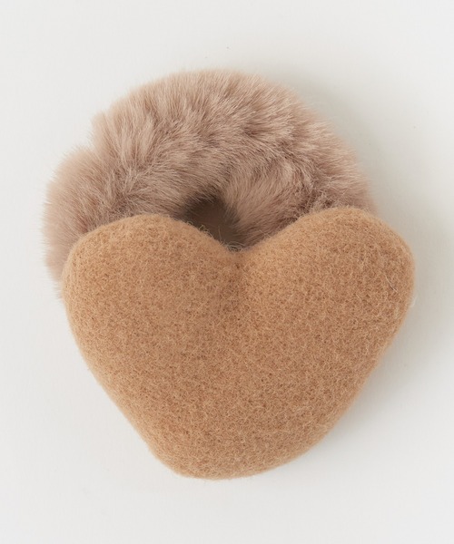 ROOPTOKYO(ループトウキョウ)の「Fluffy chou chou with heart/ハート付き もこもこシュシュ(シュシュ・レディース・イエロー/オレンジ/ピンク系1/ピンク系2/ブラウン/レッド/ホワイト・FREE)」の3枚目の写真