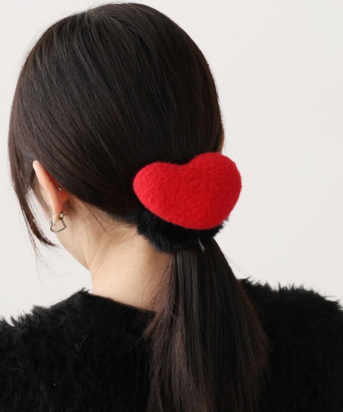 ROOPTOKYO(ループトウキョウ)の「Fluffy chou chou with heart/ハート付き もこもこシュシュ(シュシュ・レディース・イエロー/オレンジ/ピンク系1/ピンク系2/ブラウン/レッド/ホワイト・FREE)」の6枚目の写真