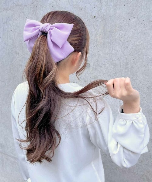 F i.n.t（フィント）の「【新色追加/一部店舗限定展開】サテンビッグリボンバレッタ/Couleur by F i.n.t/fint　フィント（バレッタ/ヘアクリップ・レディース・イエロー/ピンク/オフホワイト/レッド/ラベンダー/ミント/ブルー/ブラック/ブルーグレー/ライトピンク/ベージュ/ブラウン/ボルドー・FREE）」の8枚目の写真