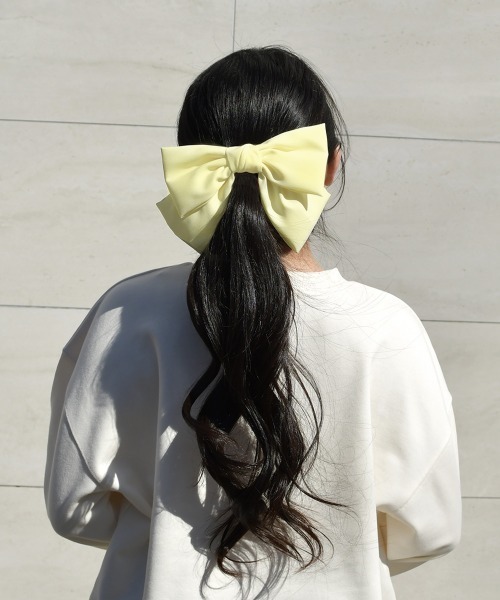 F i.n.t(フィント)の「【新色追加/一部店舗限定展開】サテンビッグリボンバレッタ/Couleur by F i.n.t/fint フィント(バレッタ/ヘアクリップ・レディース・イエロー/ピンク/オフホワイト/レッド/ラベンダー/ミント/ブルー/ブラック/ブルーグレー/ライトピンク/ベージュ/ブラウン/ボルドー/ライトイエロー/ライトブルー・FREE)」の11枚目の写真