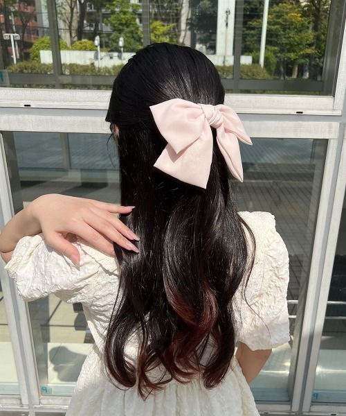 F i.n.t（フィント）の「【新色追加/一部店舗限定展開】サテンビッグリボンバレッタ/Couleur by F i.n.t/fint　フィント（バレッタ/ヘアクリップ・レディース・イエロー/ピンク/オフホワイト/レッド/ラベンダー/ミント/ブルー/ブラック/ブルーグレー/ライトピンク/ベージュ/ブラウン/ボルドー・FREE）」の11枚目の写真