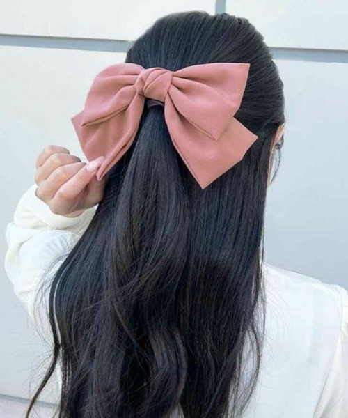 F i.n.t（フィント）の「【新色追加/一部店舗限定展開】サテンビッグリボンバレッタ/Couleur by F i.n.t/fint　フィント（バレッタ/ヘアクリップ・レディース・イエロー/ピンク/オフホワイト/レッド/ラベンダー/ミント/ブルー/ブラック/ブルーグレー/ライトピンク/ベージュ/ブラウン/ボルドー・FREE）」の10枚目の写真