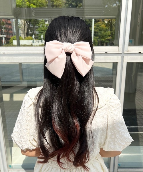 F i.n.t(フィント)の「【新色追加/一部店舗限定展開】サテンビッグリボンバレッタ/Couleur by F i.n.t/fint フィント(バレッタ/ヘアクリップ・レディース・イエロー/ピンク/オフホワイト/レッド/ラベンダー/ミント/ブルー/ブラック/ブルーグレー/ライトピンク/ベージュ/ブラウン/ボルドー/ライトイエロー/ライトブルー・FREE)」の22枚目の写真