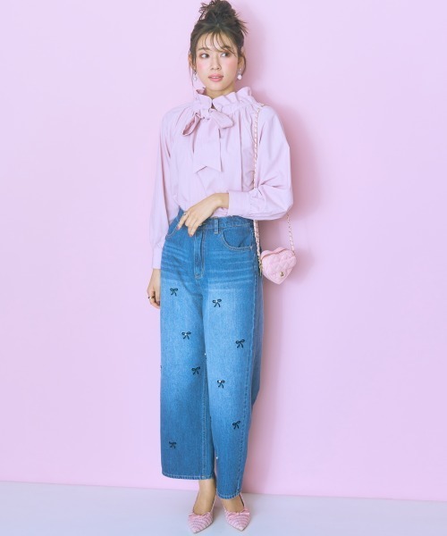 marun（マルン）の「＜大きいサイズ＞リボン刺しゅうパール調デニムパンツ　marun（デニムパンツ・レディース・インディゴブルー/ブルー・L/LL/3L/4L/5L）」の5枚目の写真