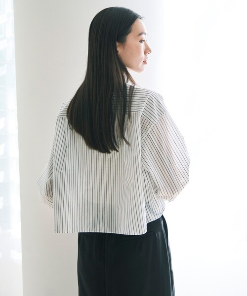 UNFILO(アンフィーロ)の「シアークロップドシャツ(シャツ/ブラウス・レディース・ホワイト系/ホワイト系1/ライトイエロー系/ブラック系/ブルー系1・X-LARGE)」の18枚目の写真