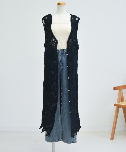 DAY CLOSET（デイ クローゼット）の「【ドラマ衣装提供】レディース 透け感ジオメトリッククロシェ編みロングジレ（ベスト・レディース・ベージュ/ブラック/ホワイト・FREE）」の8枚目の写真