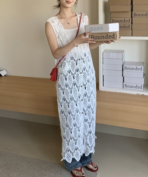 DAY CLOSET（デイ クローゼット）の「【ドラマ衣装提供】レディース 透け感ジオメトリッククロシェ編みロングジレ（ベスト・レディース・ベージュ/ブラック/ホワイト・FREE）」の5枚目の写真