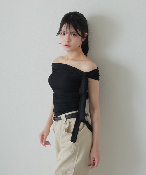 M DOLLY(エムドリー)の「off shoulder ribbon short tops/オフショルダーリボンショートトップス(Tシャツ/カットソー・レディース・ブラック/ホワイト・M/S)」の15枚目の写真