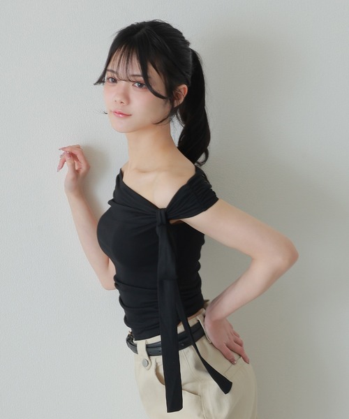 M DOLLY(エムドリー)の「off shoulder ribbon short tops/オフショルダーリボンショートトップス(Tシャツ/カットソー・レディース・ブラック/ホワイト・M/S)」の16枚目の写真