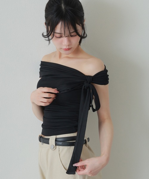 M DOLLY(エムドリー)の「off shoulder ribbon short tops/オフショルダーリボンショートトップス(Tシャツ/カットソー・レディース・ブラック/ホワイト・M/S)」の17枚目の写真