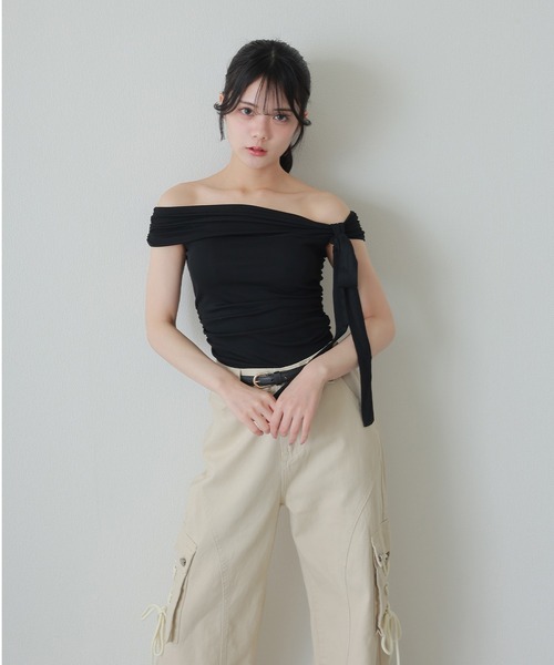 M DOLLY(エムドリー)の「off shoulder ribbon short tops/オフショルダーリボンショートトップス(Tシャツ/カットソー・レディース・ブラック/ホワイト・M/S)」の18枚目の写真