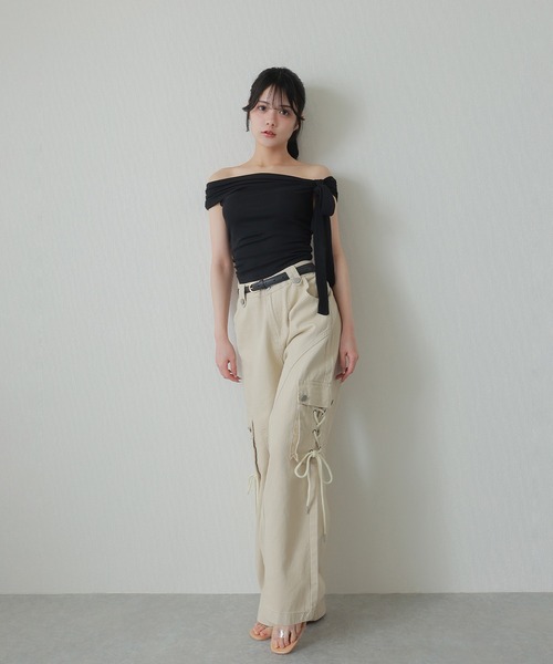 M DOLLY(エムドリー)の「off shoulder ribbon short tops/オフショルダーリボンショートトップス(Tシャツ/カットソー・レディース・ブラック/ホワイト・M/S)」の19枚目の写真