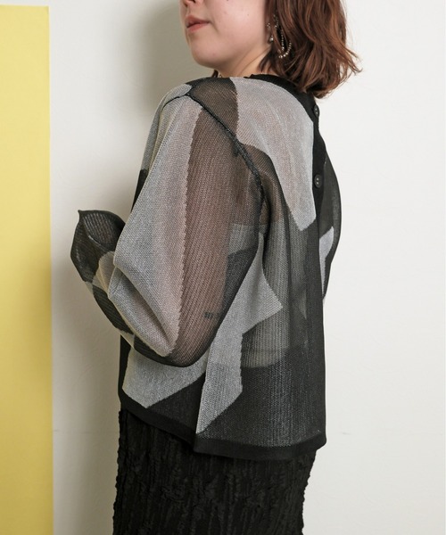 palm RICHE（ポームリシュ）の「【前後2WAY】ジオメトリック柄 ジャガードシアーカーデ（カーディガン/ボレロ・レディース・ホワイト/グリーン/ブラック・M）」の15枚目の写真