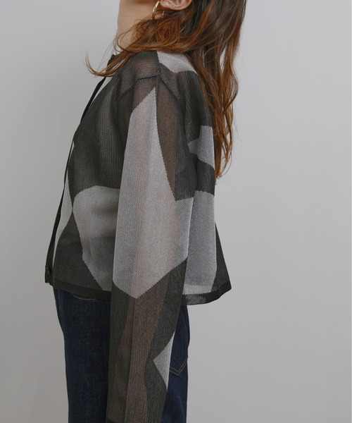 palm RICHE（ポームリシュ）の「【前後2WAY】ジオメトリック柄 ジャガードシアーカーデ（カーディガン/ボレロ・レディース・ホワイト/グリーン/ブラック・M）」の19枚目の写真