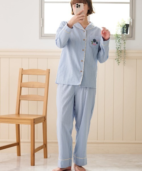 綿100％お花ワンポイント刺繍前開き長袖パジャマ（ルームウェア