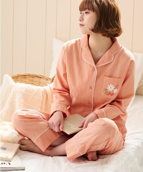 綿100％お花ワンポイント刺繍前開き長袖パジャマ（ルームウェア